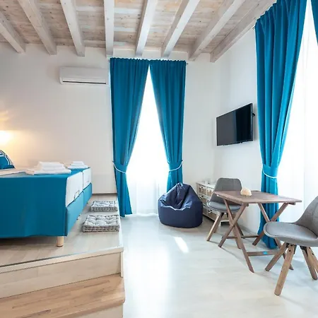 Nautica North - Old Town Pensión 3*